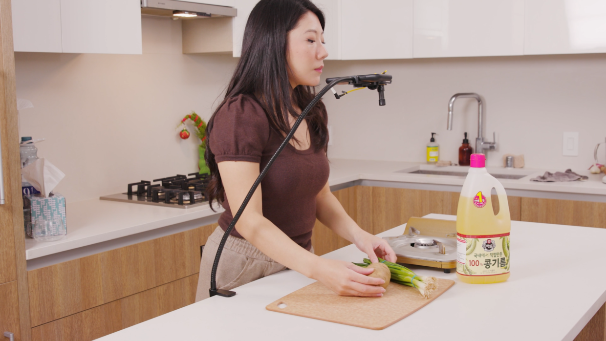 woman filming a cooking video with their iphone and Deity V-Mic D4 mini