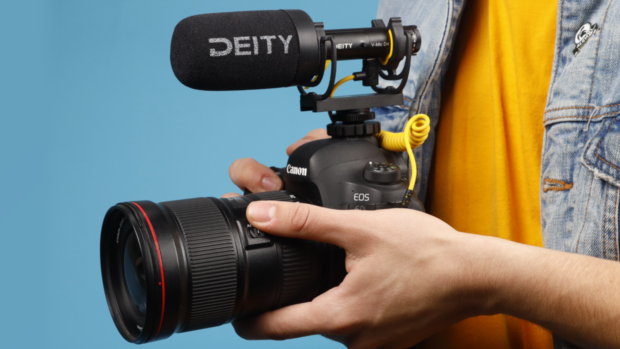 Deity V-mic D4 held by young filmmaker